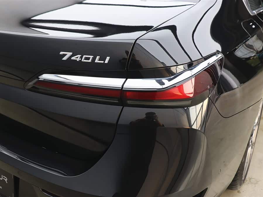 BMW 7 Series 2024 car image #31