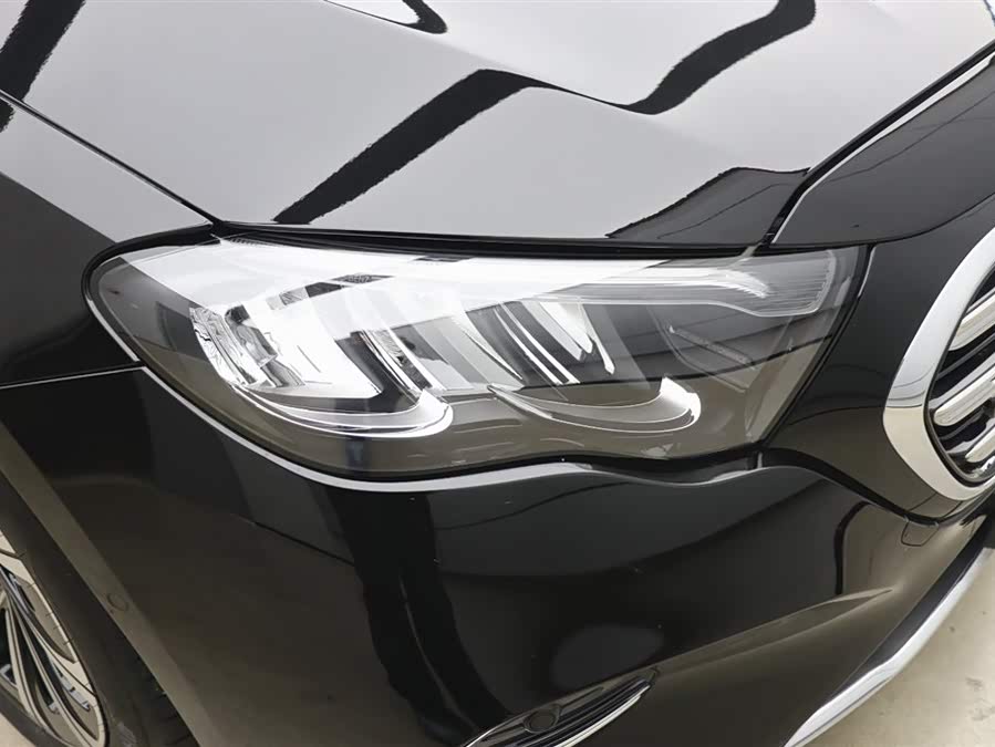 Mercedes-Benz E Class 2024 car image #31