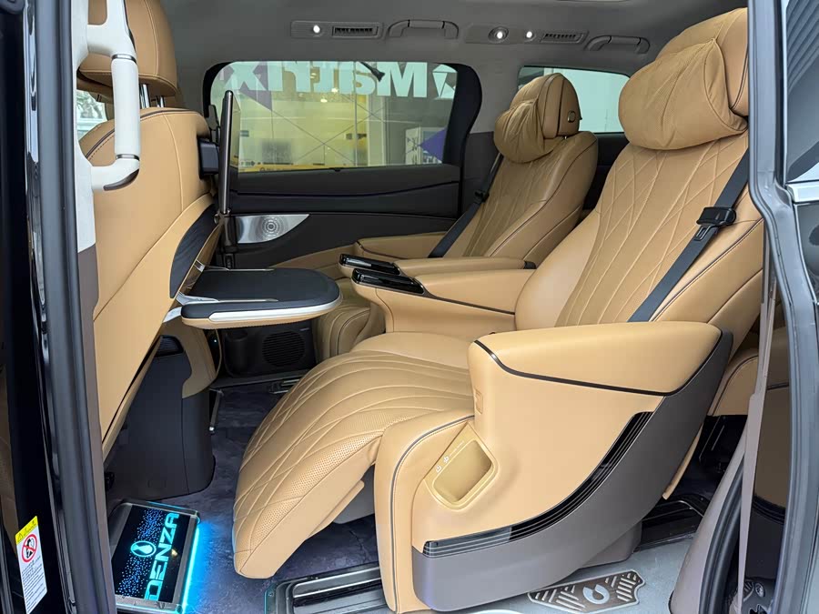 Denza D9 2023 car image #31