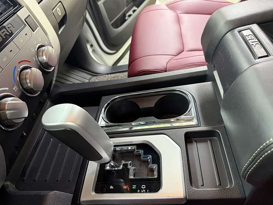 Toyota Tundra 2018 immagine di auto #31