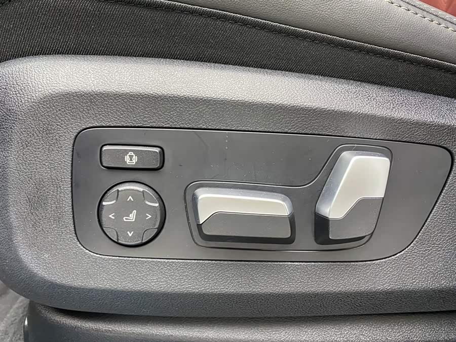 BMW X6 2021 car image #31