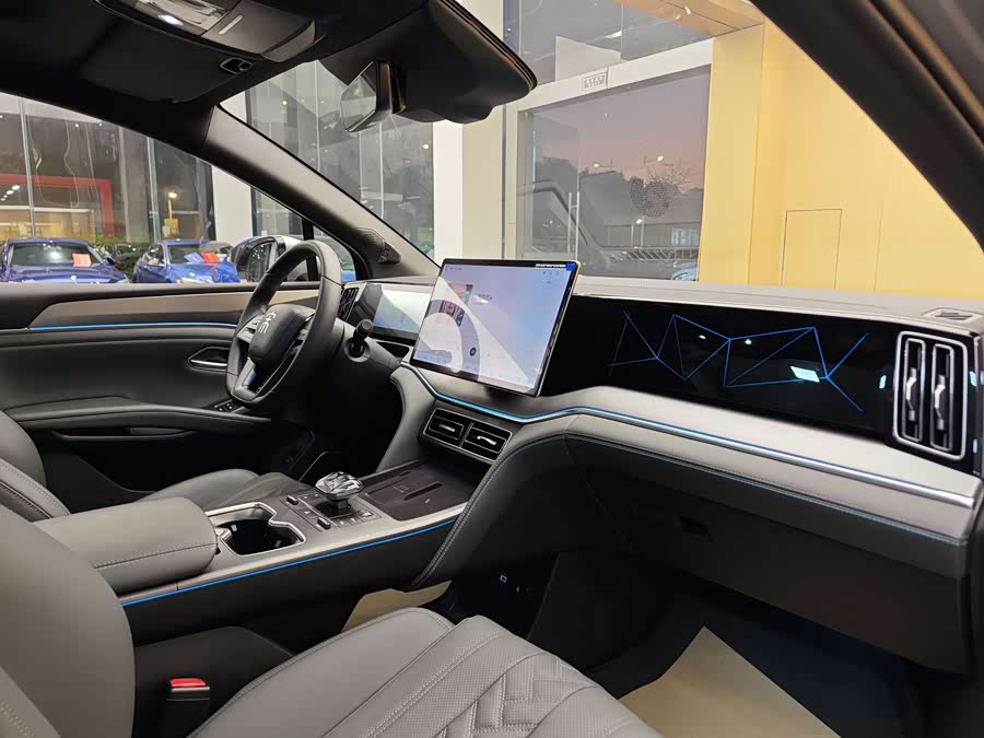 BYD SongL DM-i 2025 #31 BYD SongL DM-i 2025 car image #31