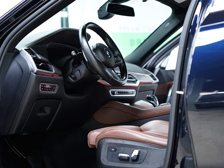 BMW X6 2021 car image #31