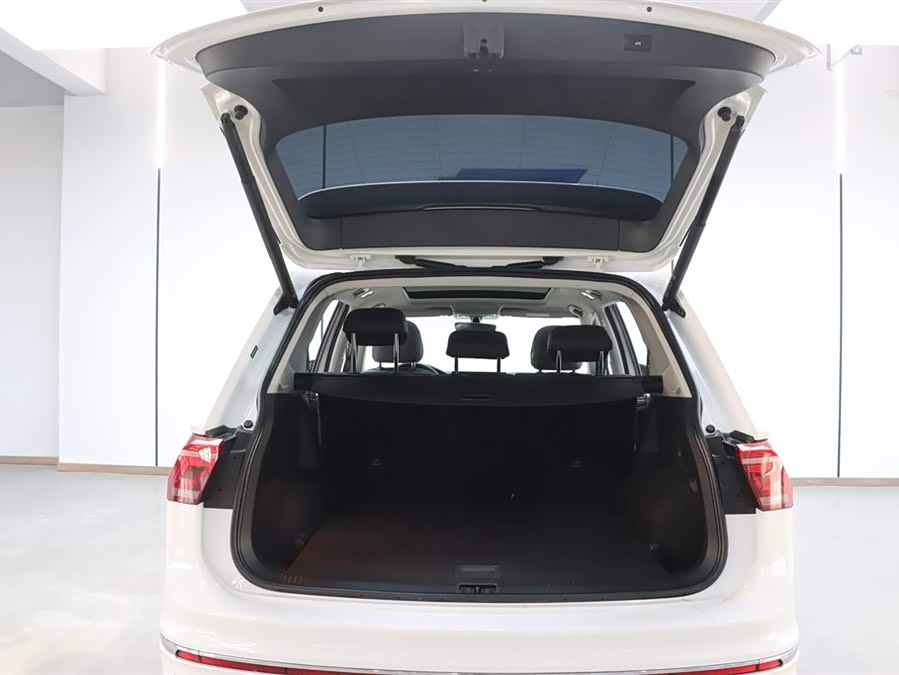 Volkswagen Tiguan L 2021 car image #31