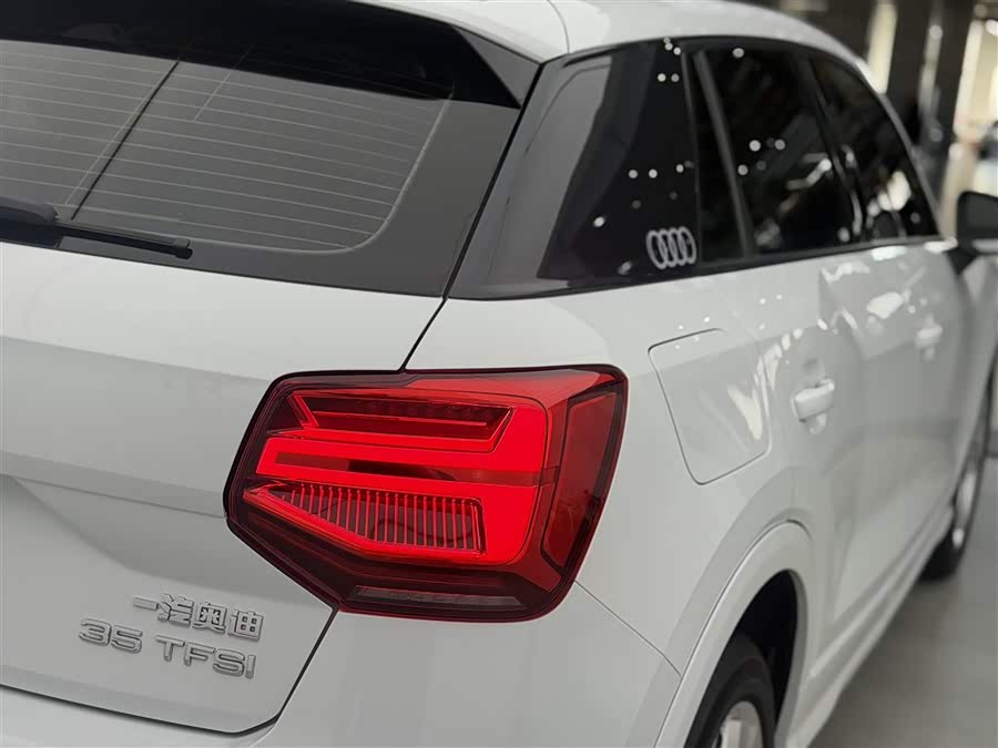 Audi Q2L 2020 car image #31