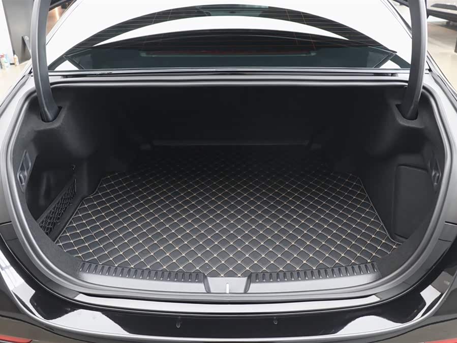 Mercedes-Benz E Class 2025 car image #31