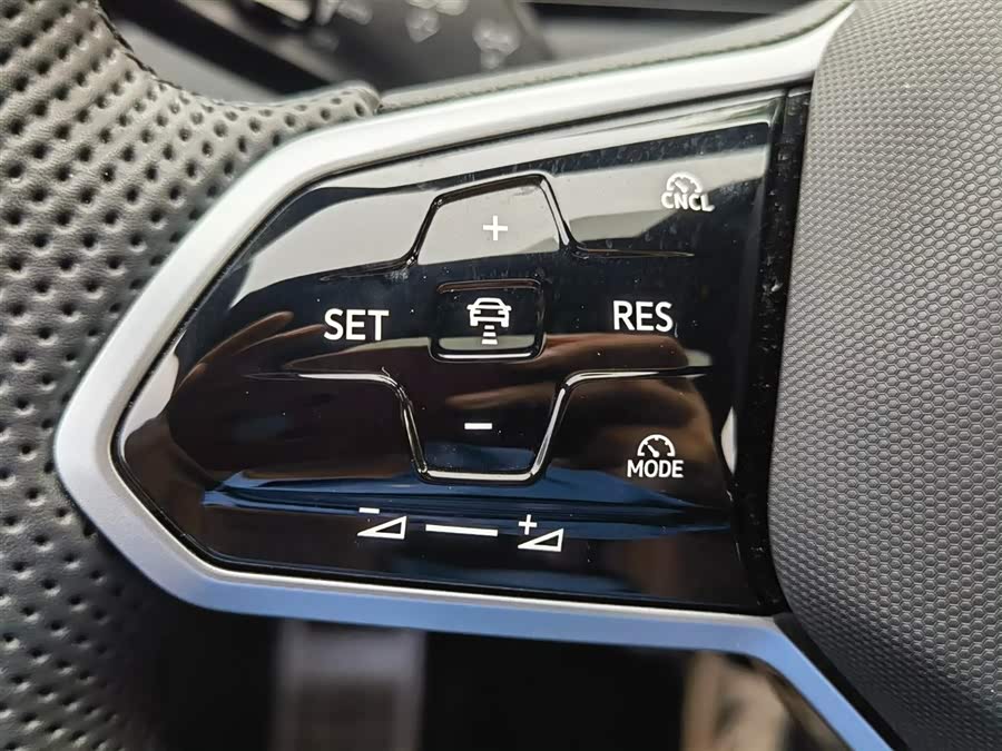 Volkswagen Tiguan L 2024 car image #31