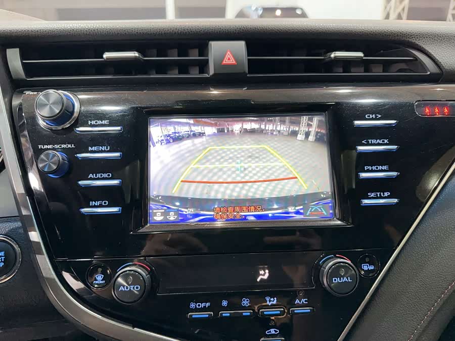 Toyota Camry 2018 immagine di auto #31