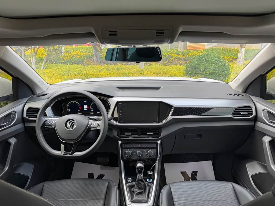 Volkswagen T-Cross 2021 #31 Volkswagen T-Cross 2021 car image #31