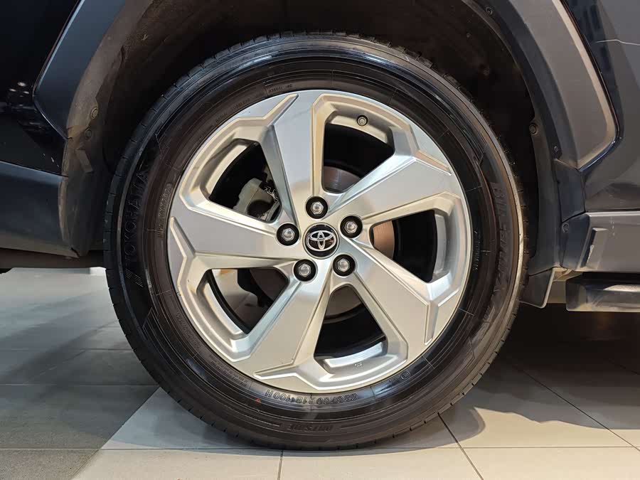 Toyota RAV4 2020 car image #31