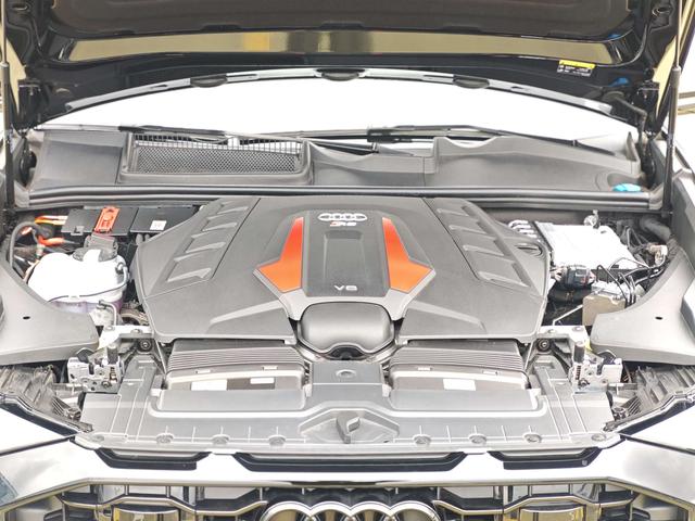 Audi RS Q8 car image #31