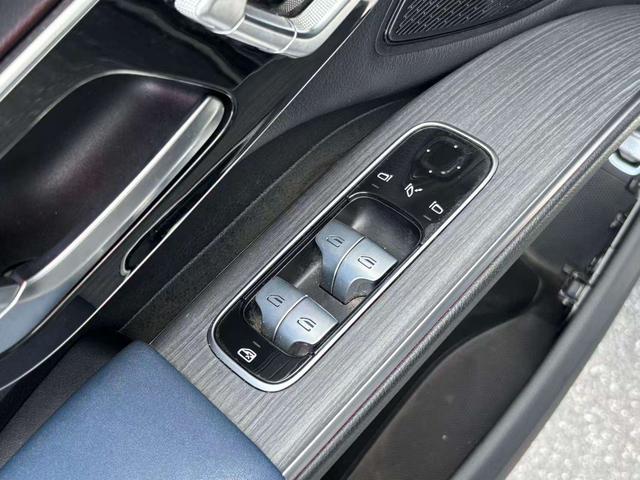 Mercedes-Benz EQS SUV 2023 car image #31