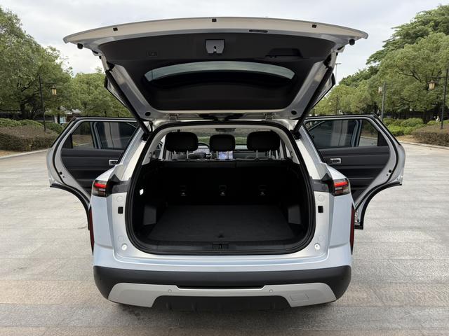 Chery Exploration 06 C-DM 2024 immagine di auto #31