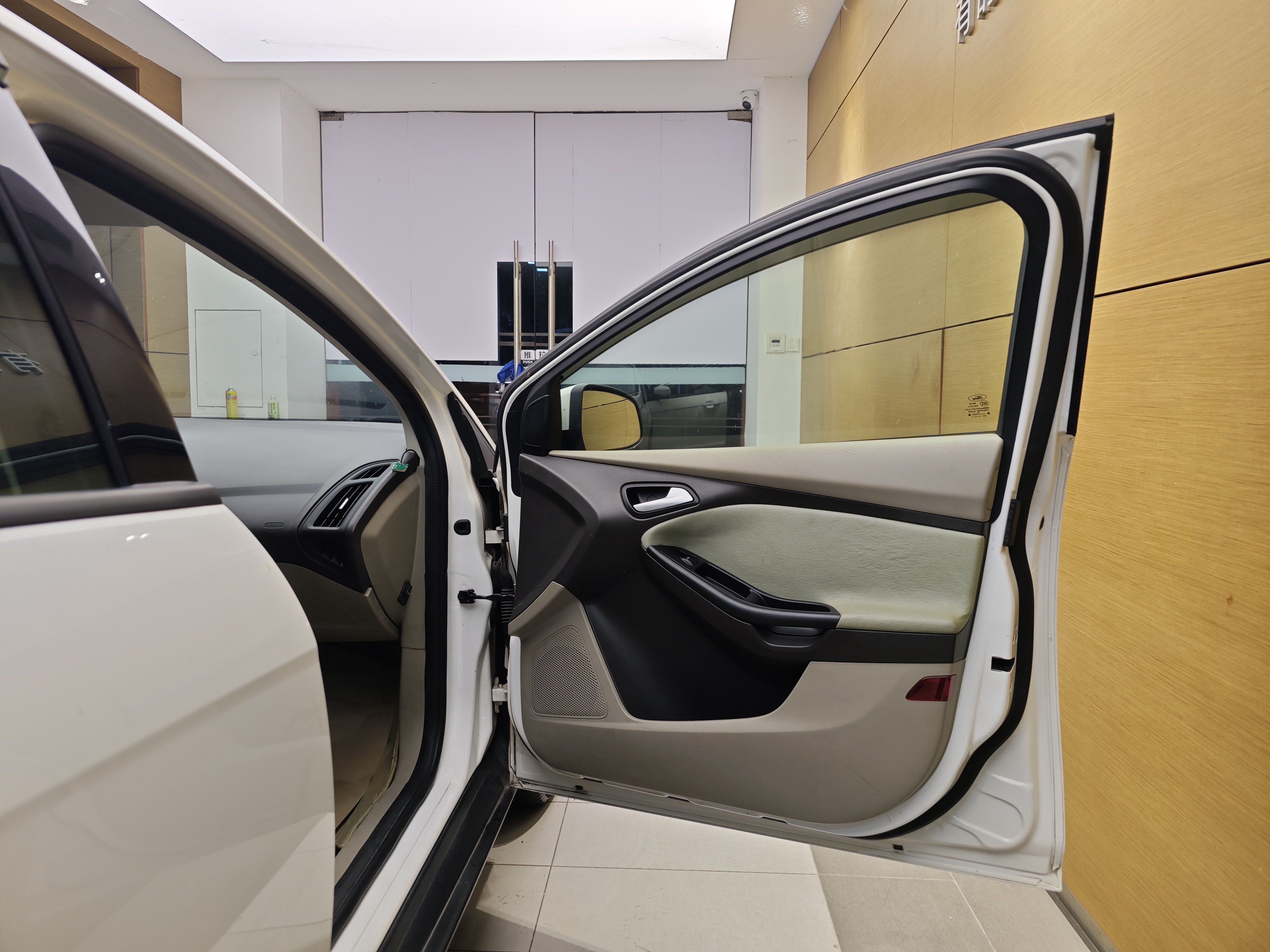 Ford Focus 2014 immagine di auto #31