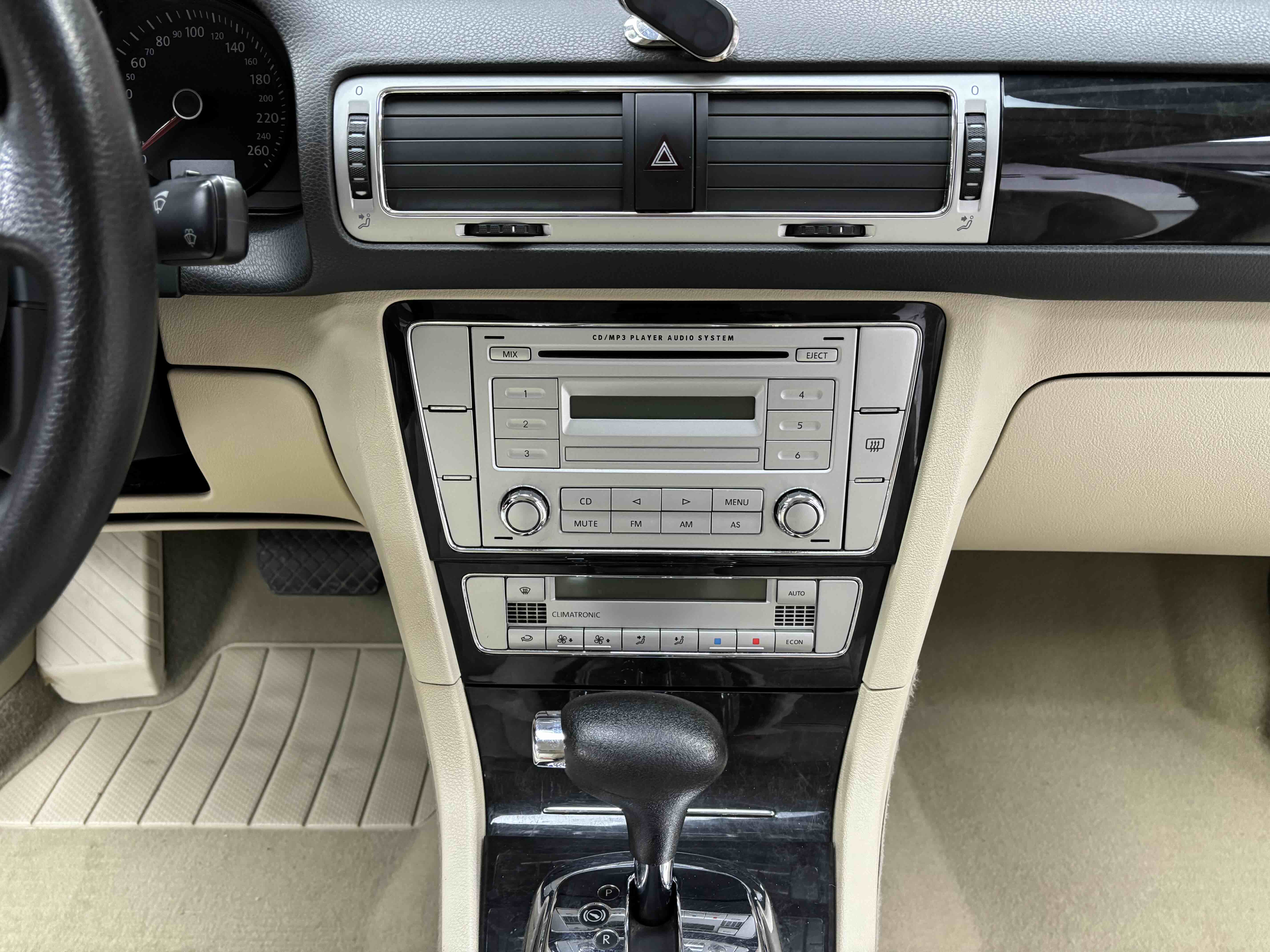 Volkswagen Passat Lingyu 2009 car image #31