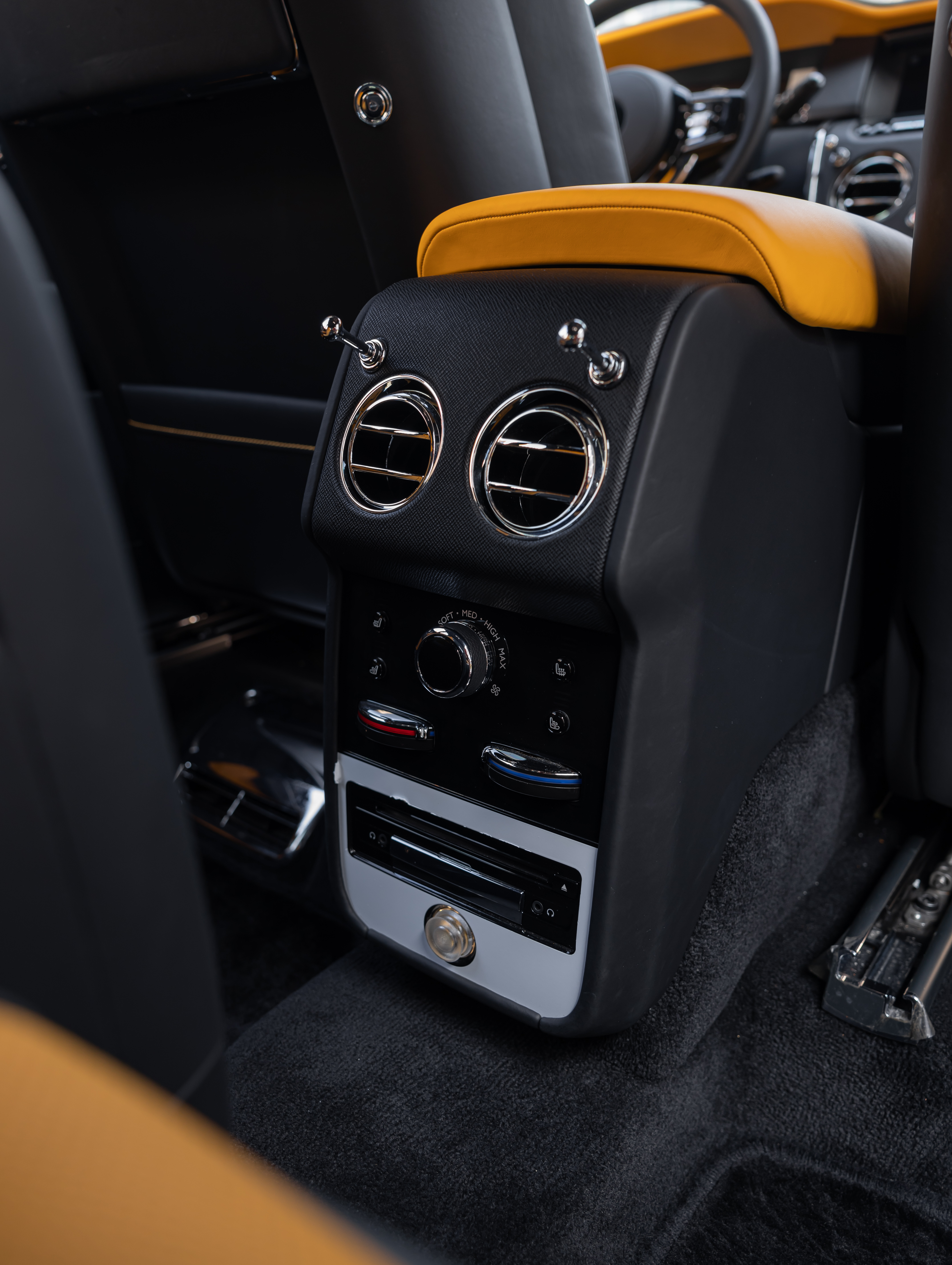 Volkswagen Cullinan 2022 car image #31