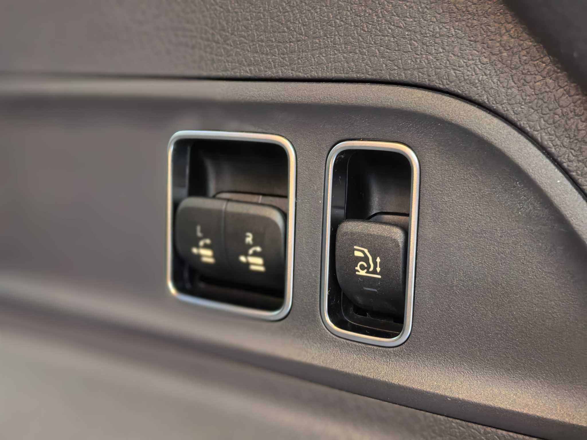 Mercedes-Benz GLE Class 2020 car image #31