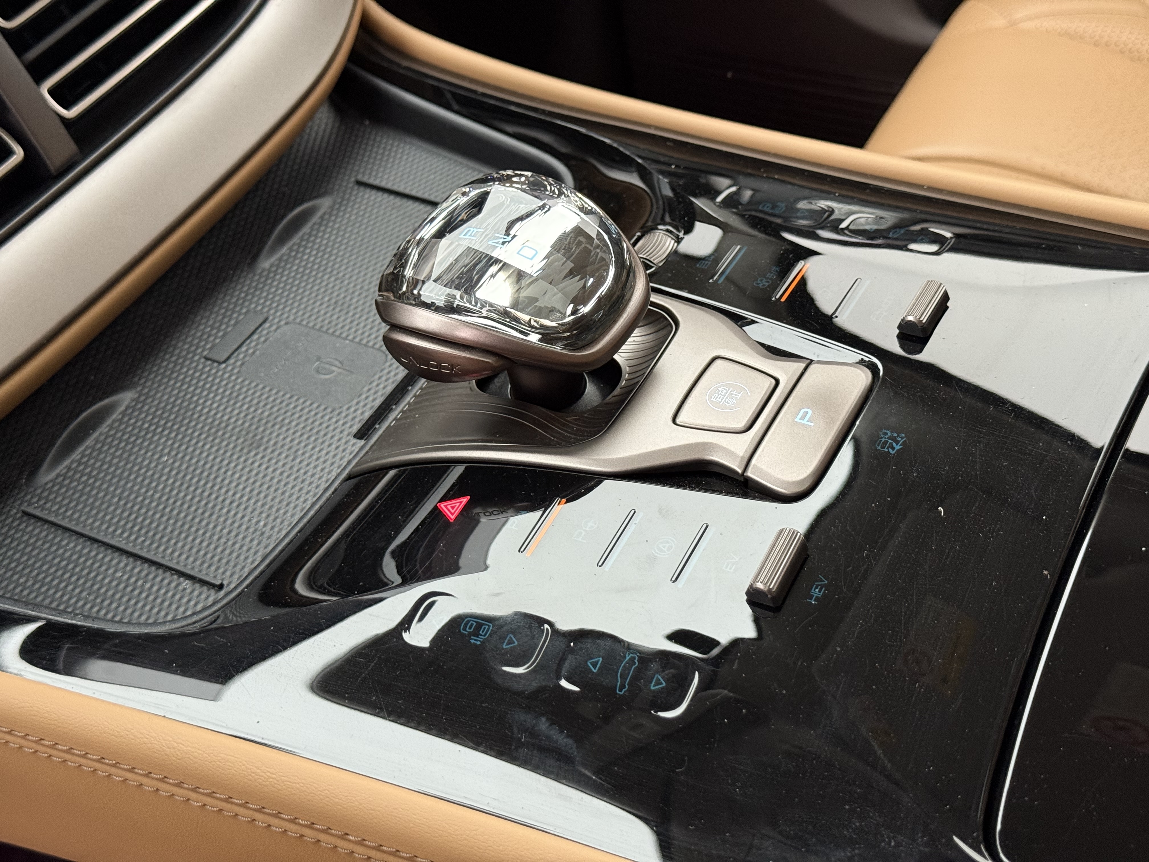 腾势 腾势D9 2023 汽车图片 #31