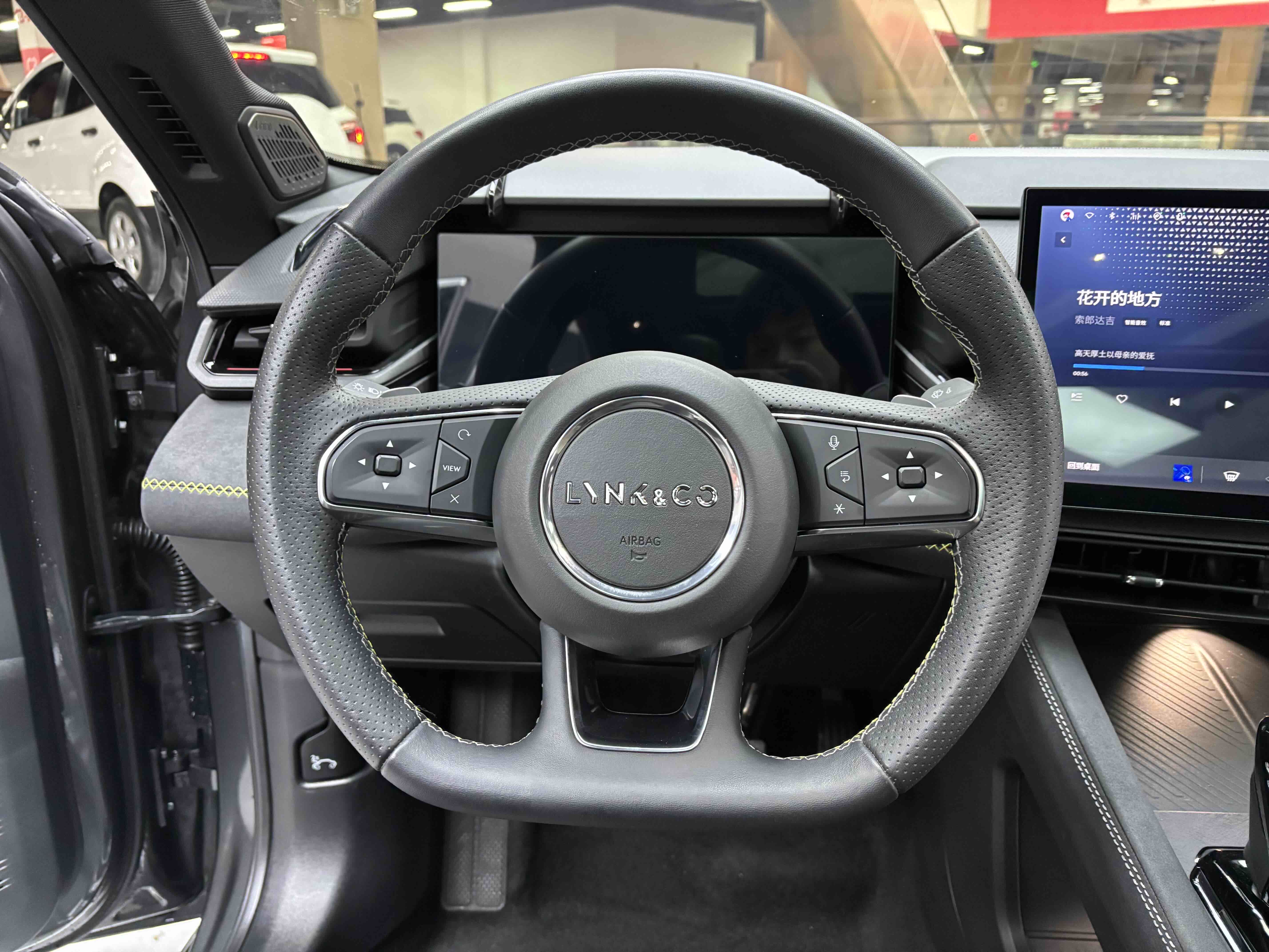 Lynk & Co 03 2023 car image #31