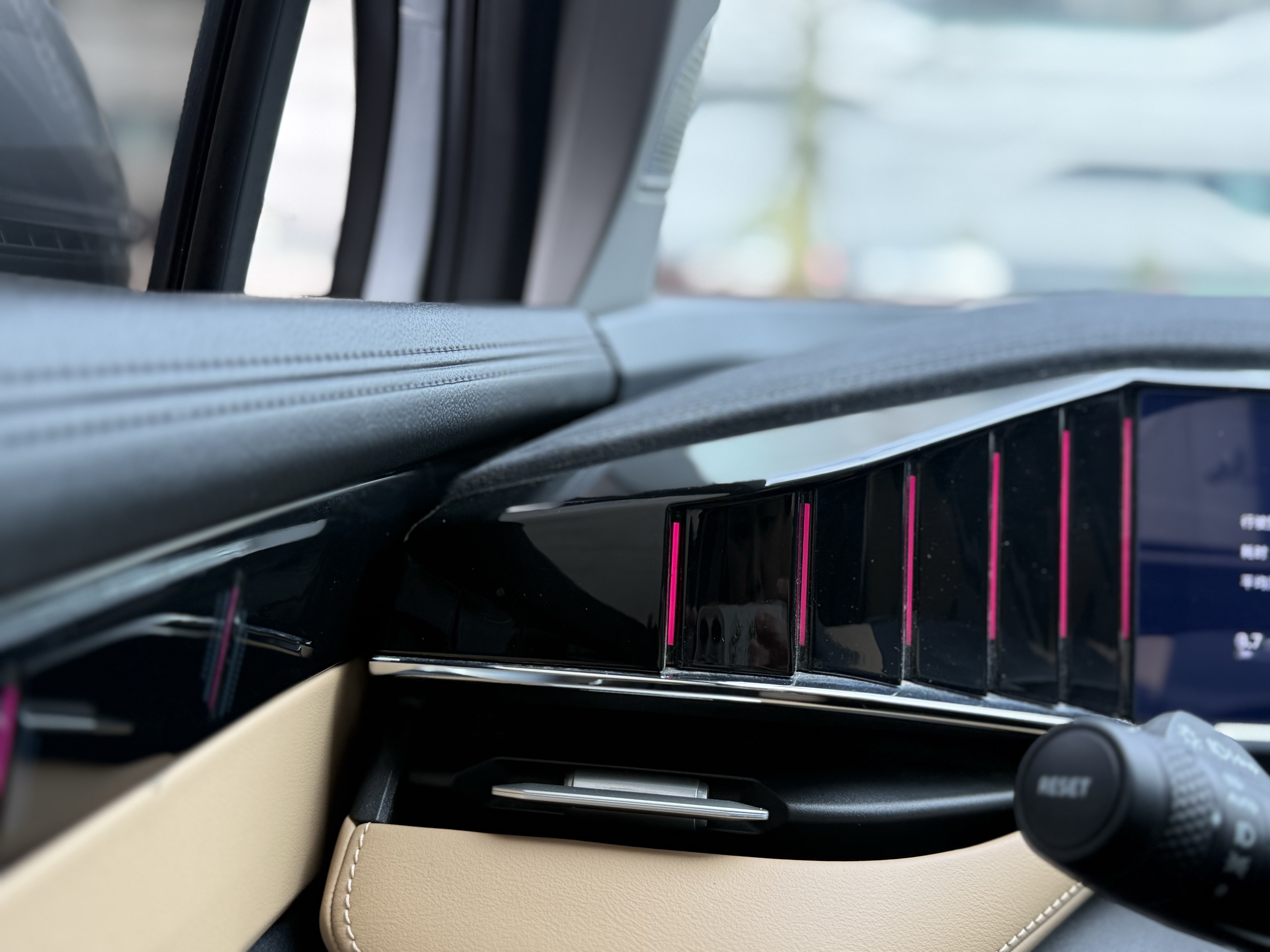 GEELY Boyue L 2023 car image #31