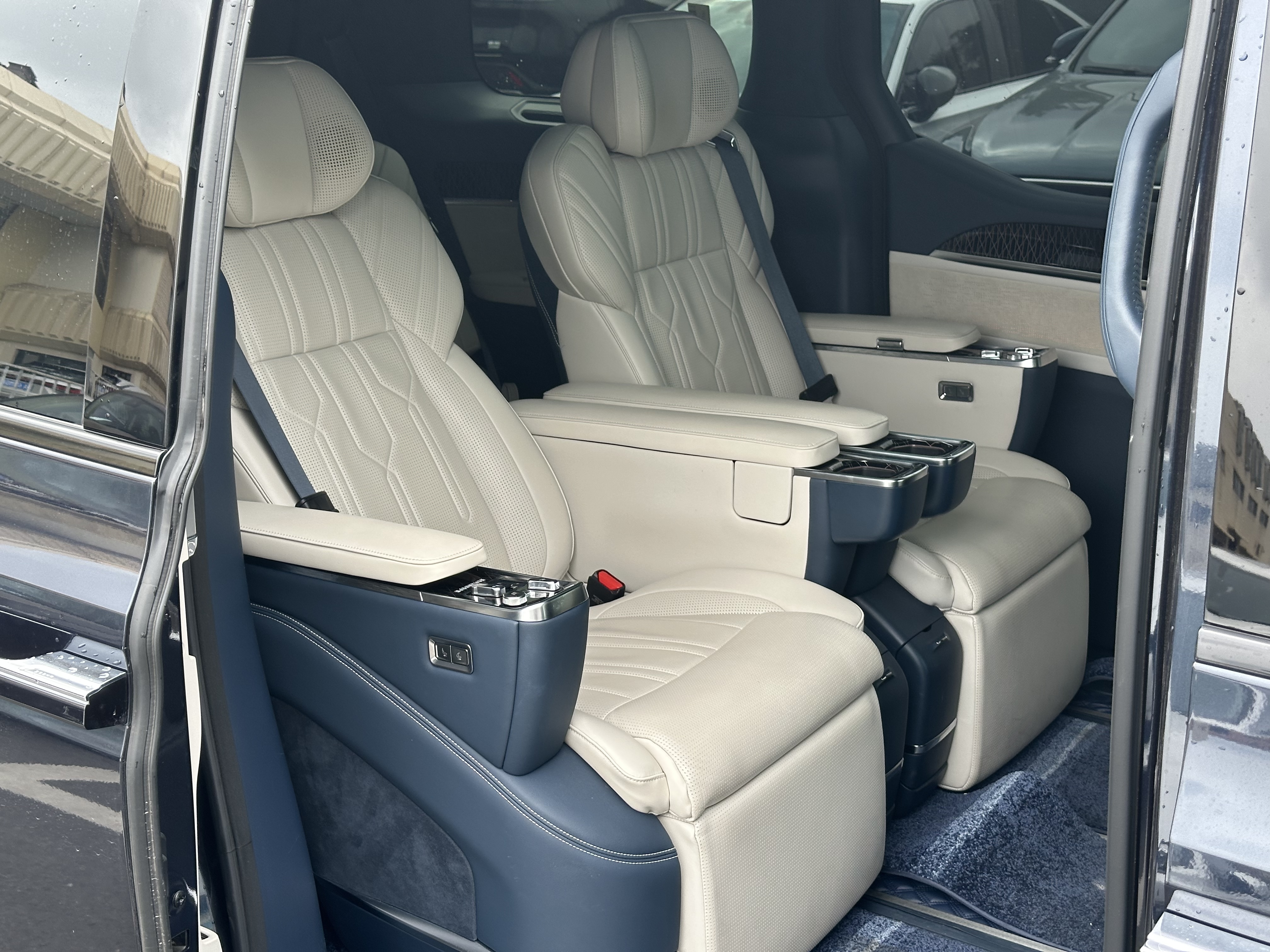 极氪 极氪009 2023 汽车图片 #31