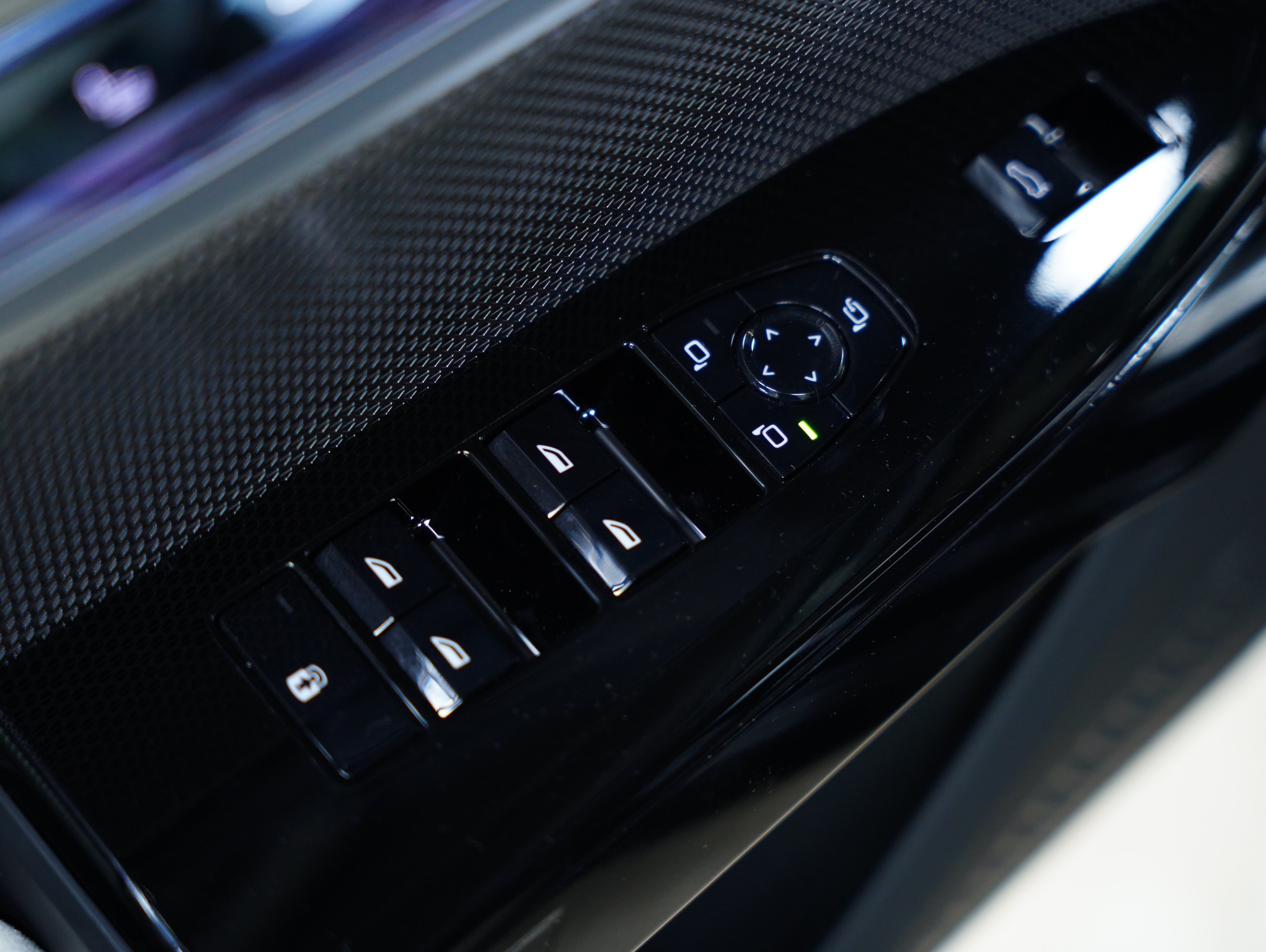 BMW i7 M70L 2023 #31 BMW i7 M70L 2023 car image #31