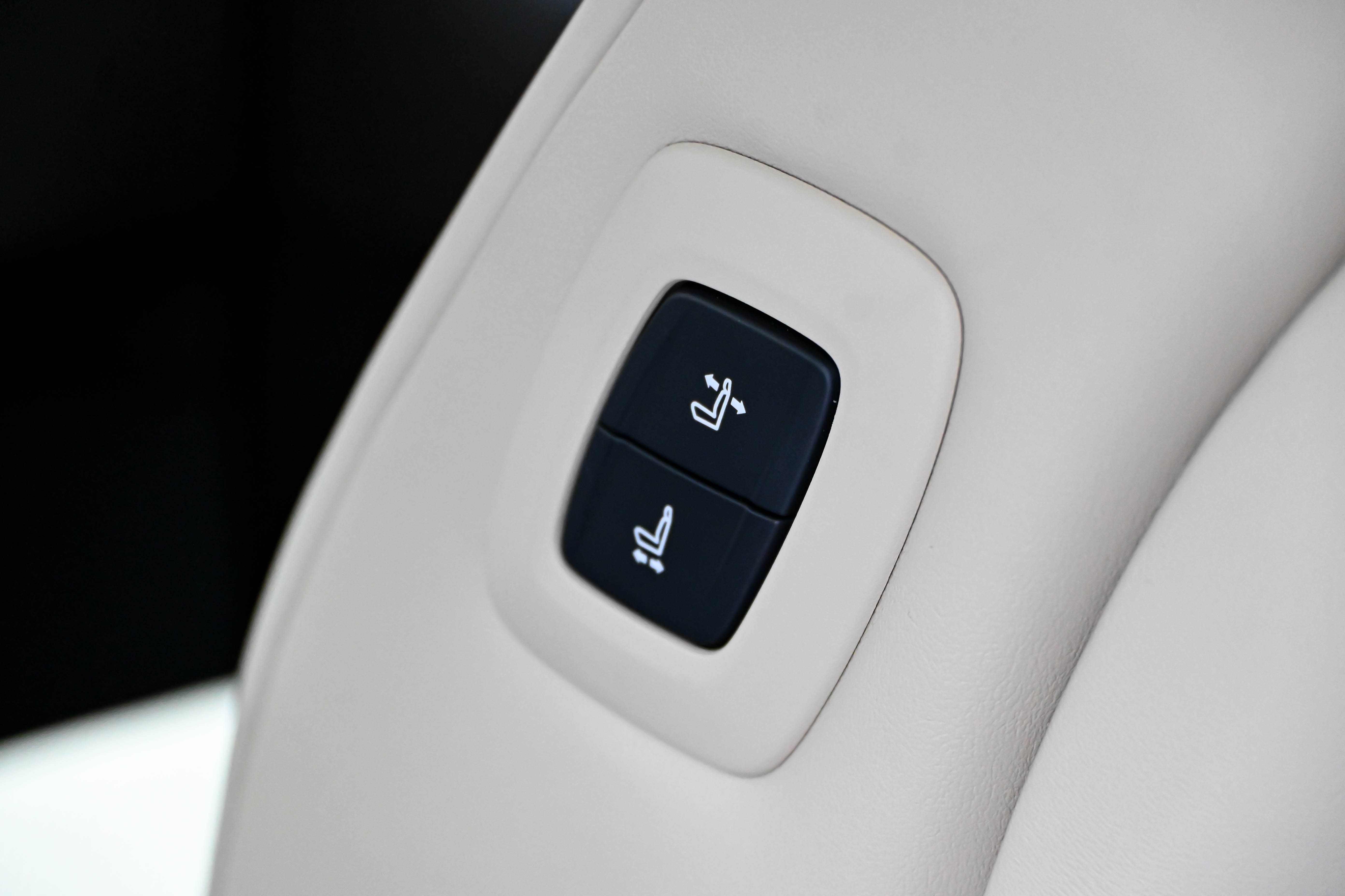 Toyota Vellfire 2026 صورة سيارة #31