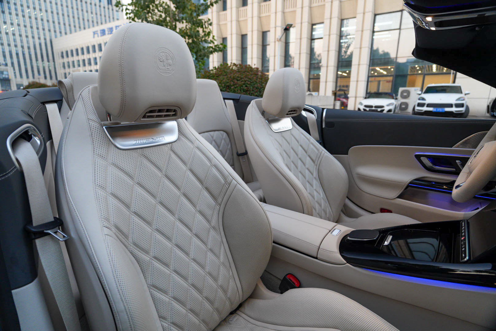 Mercedes-Benz SL Class 2025 immagine di auto #31