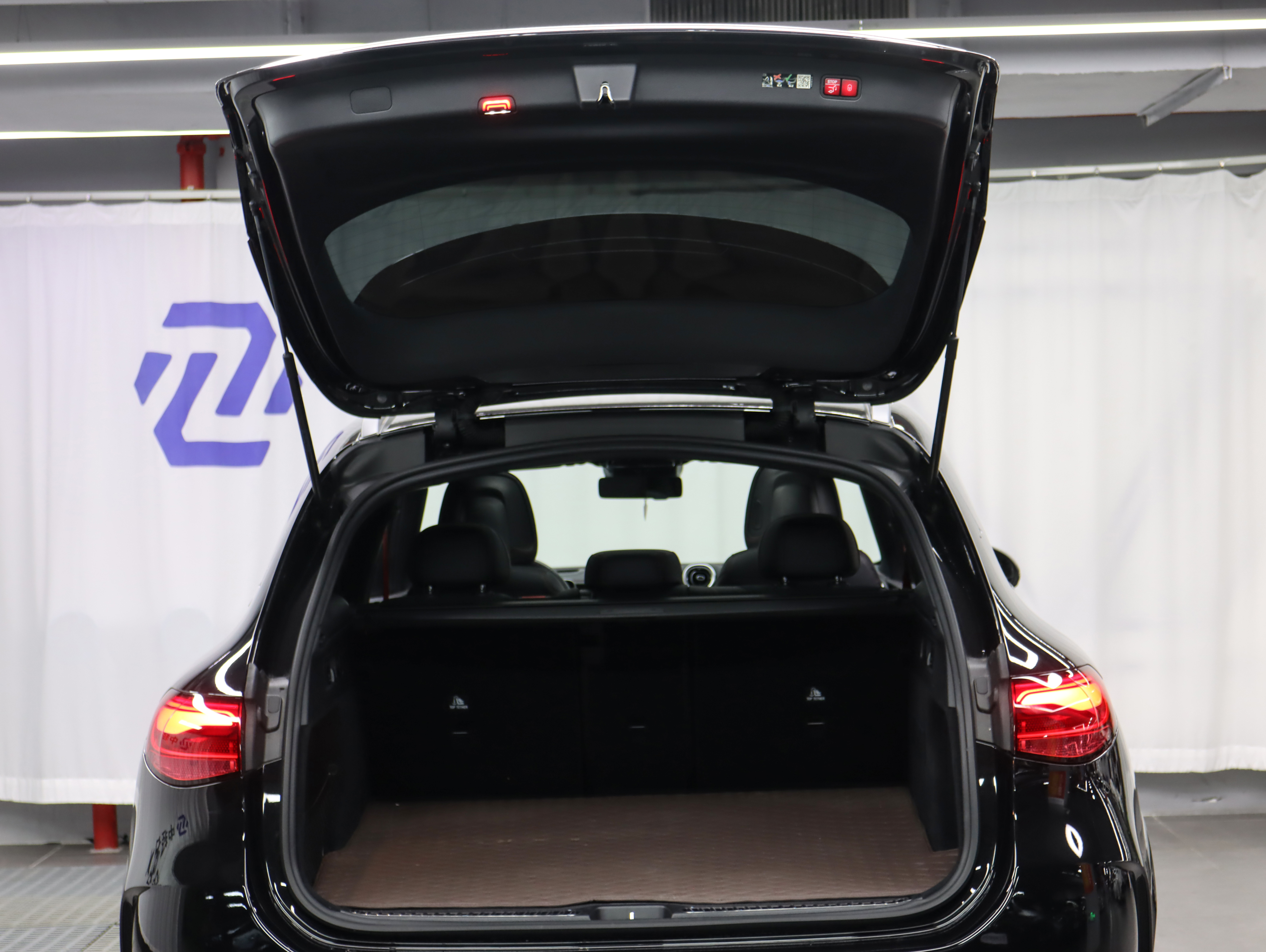 Mercedes-Benz GLC AMG 2025 #31 Mercedes-Benz GLC AMG 2025 car image #31