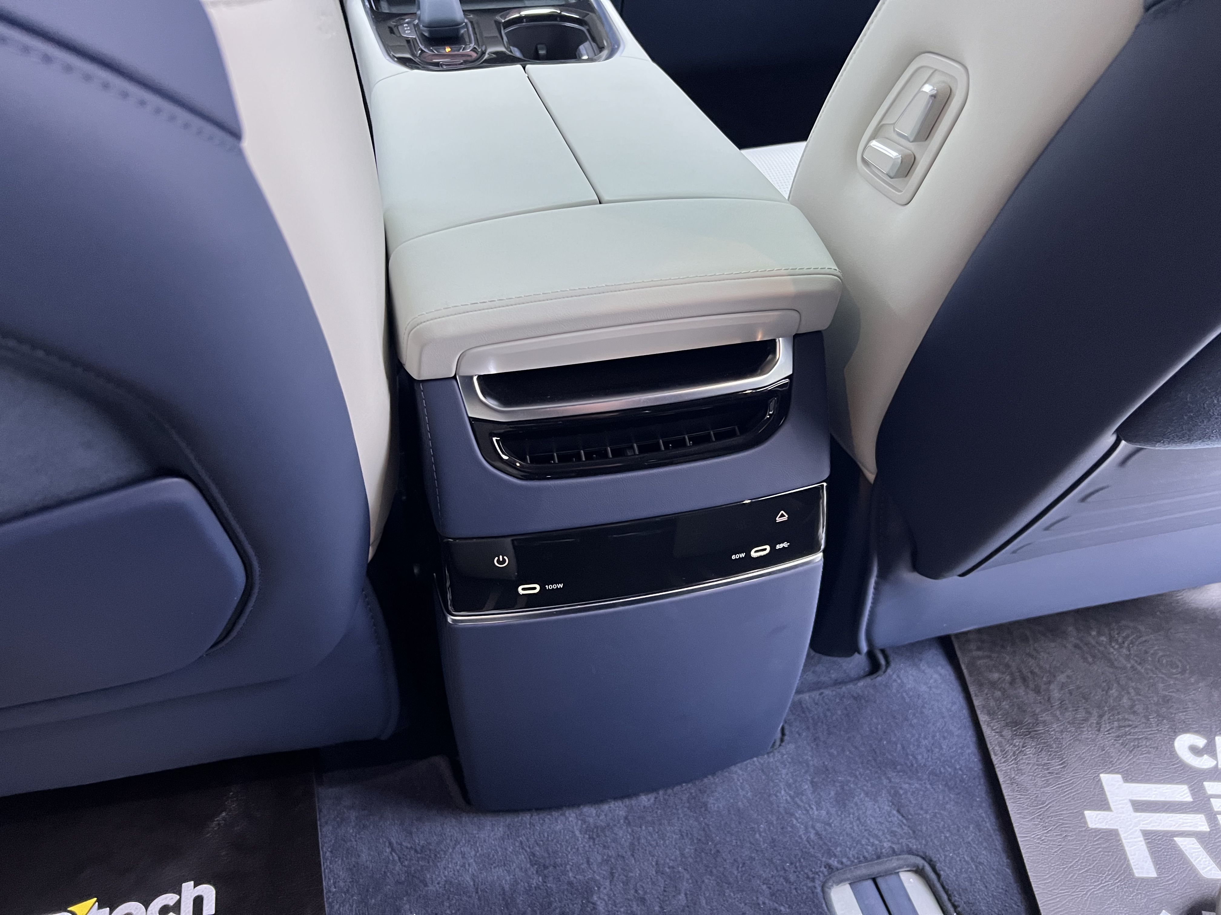 极氪 极氪009 2025 汽车图片 #31