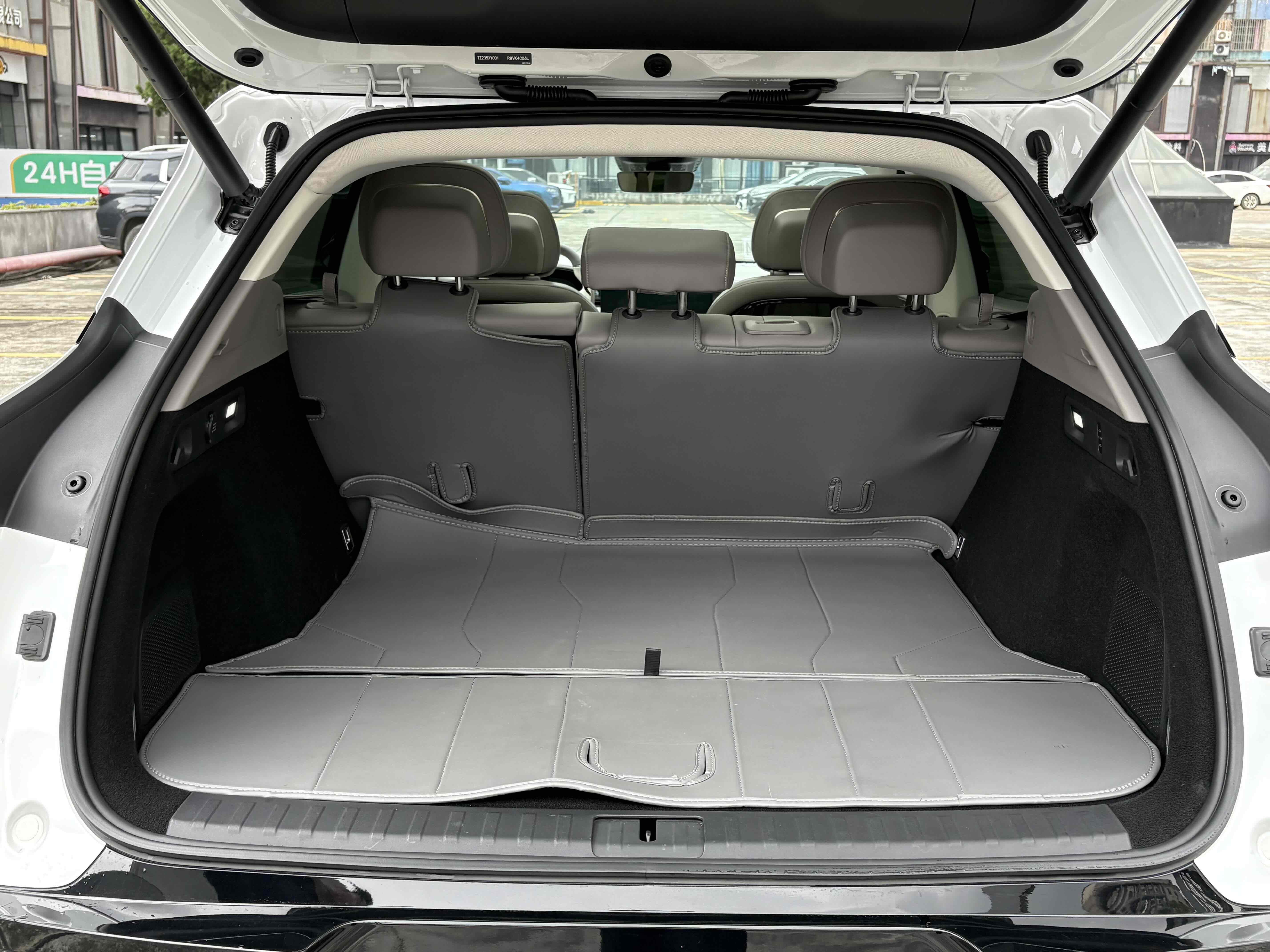 Zeekr 7X 2024 car image #31