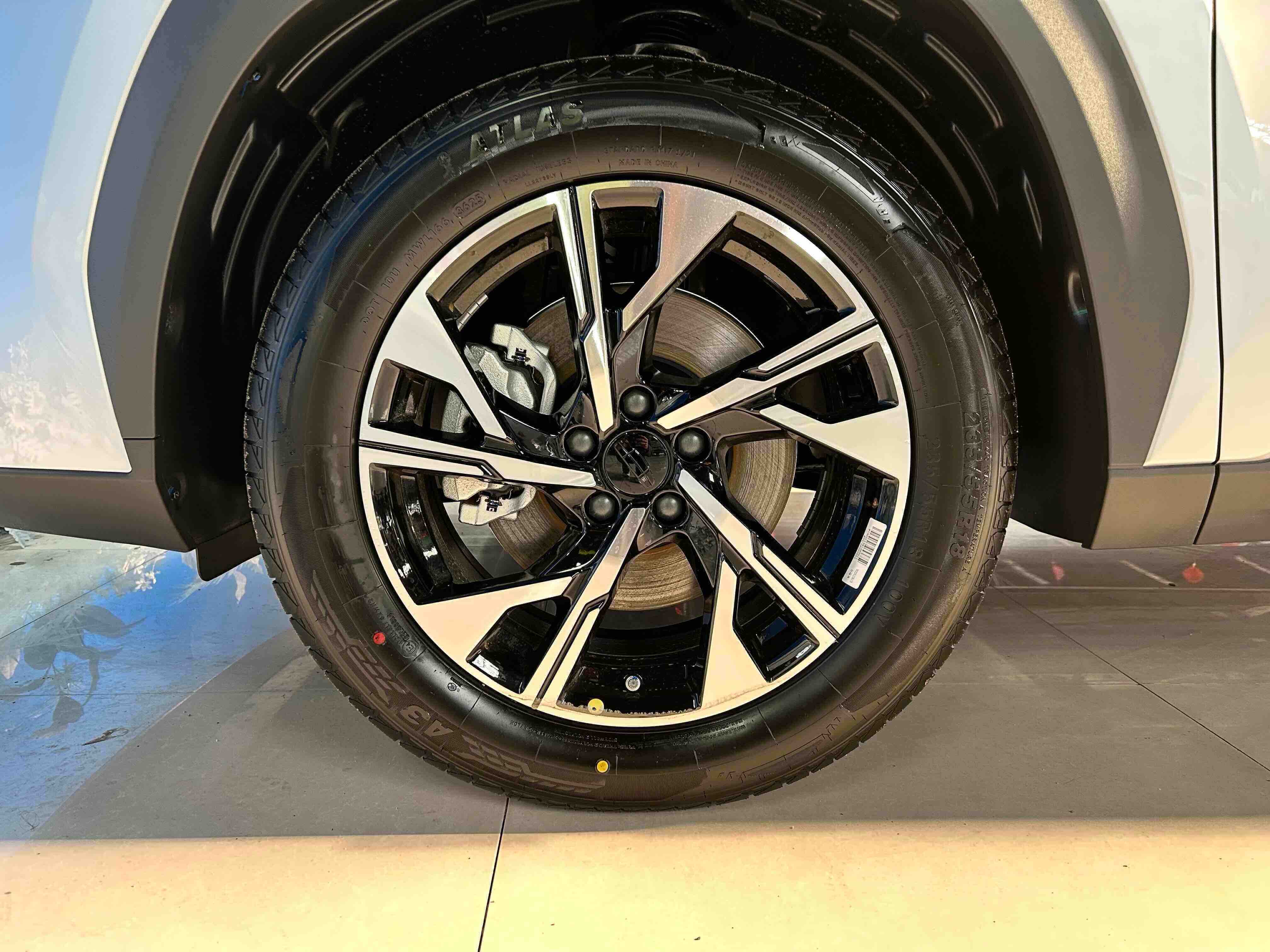 GEELY Boyue L 2026 car image #31