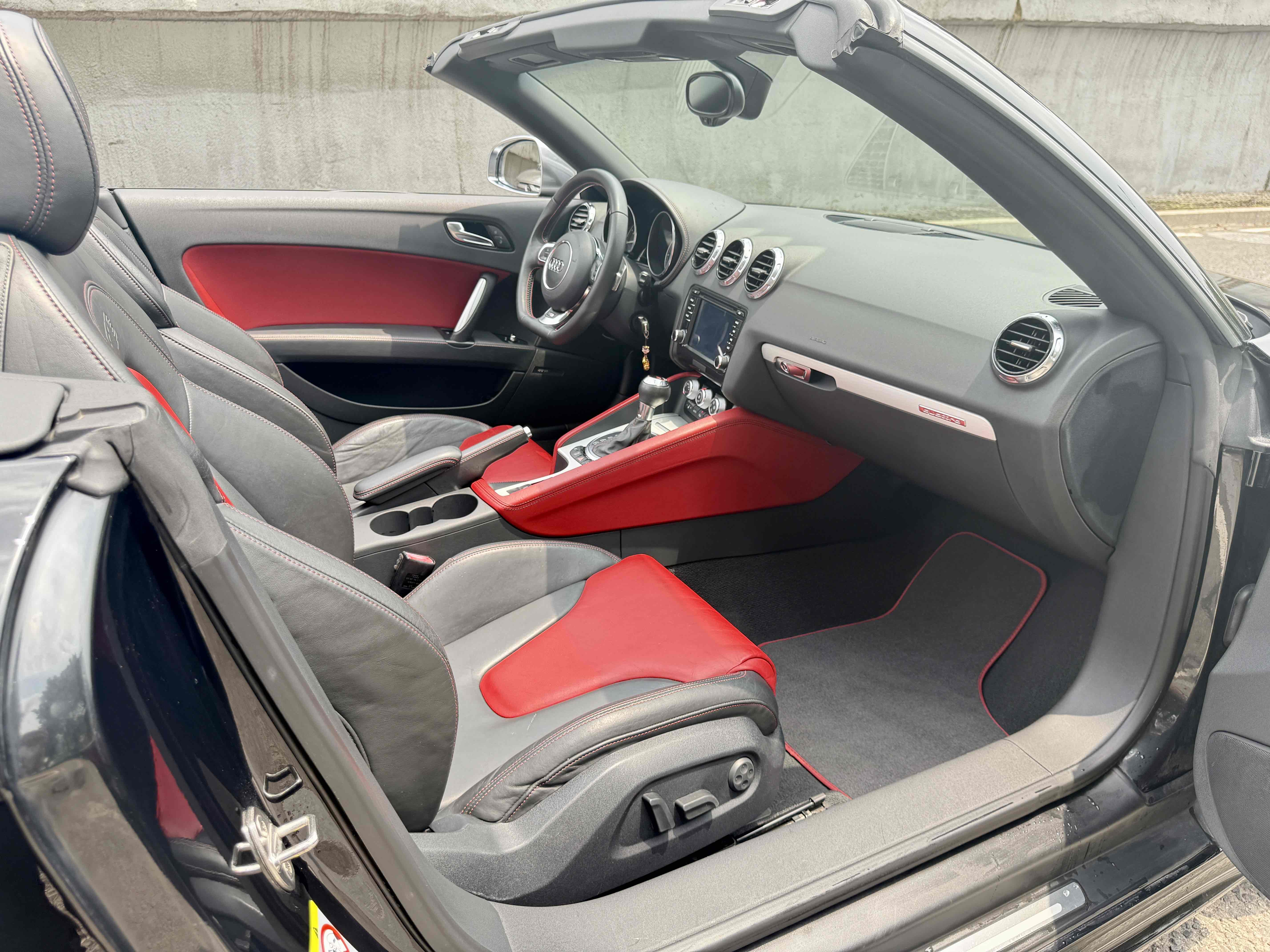 Audi TTS 2011 car image #31