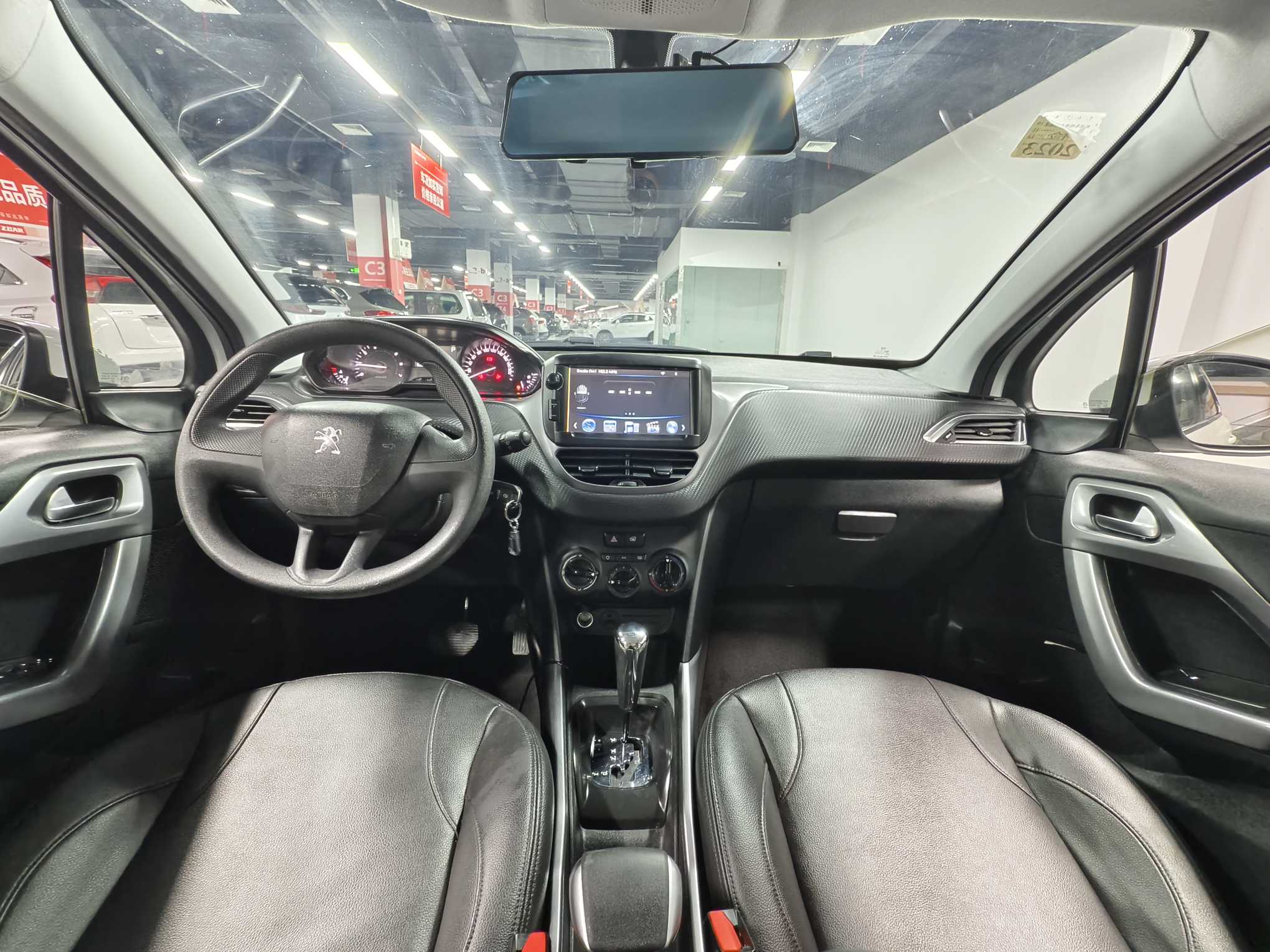 Peugeot 2008 2015 car image #31