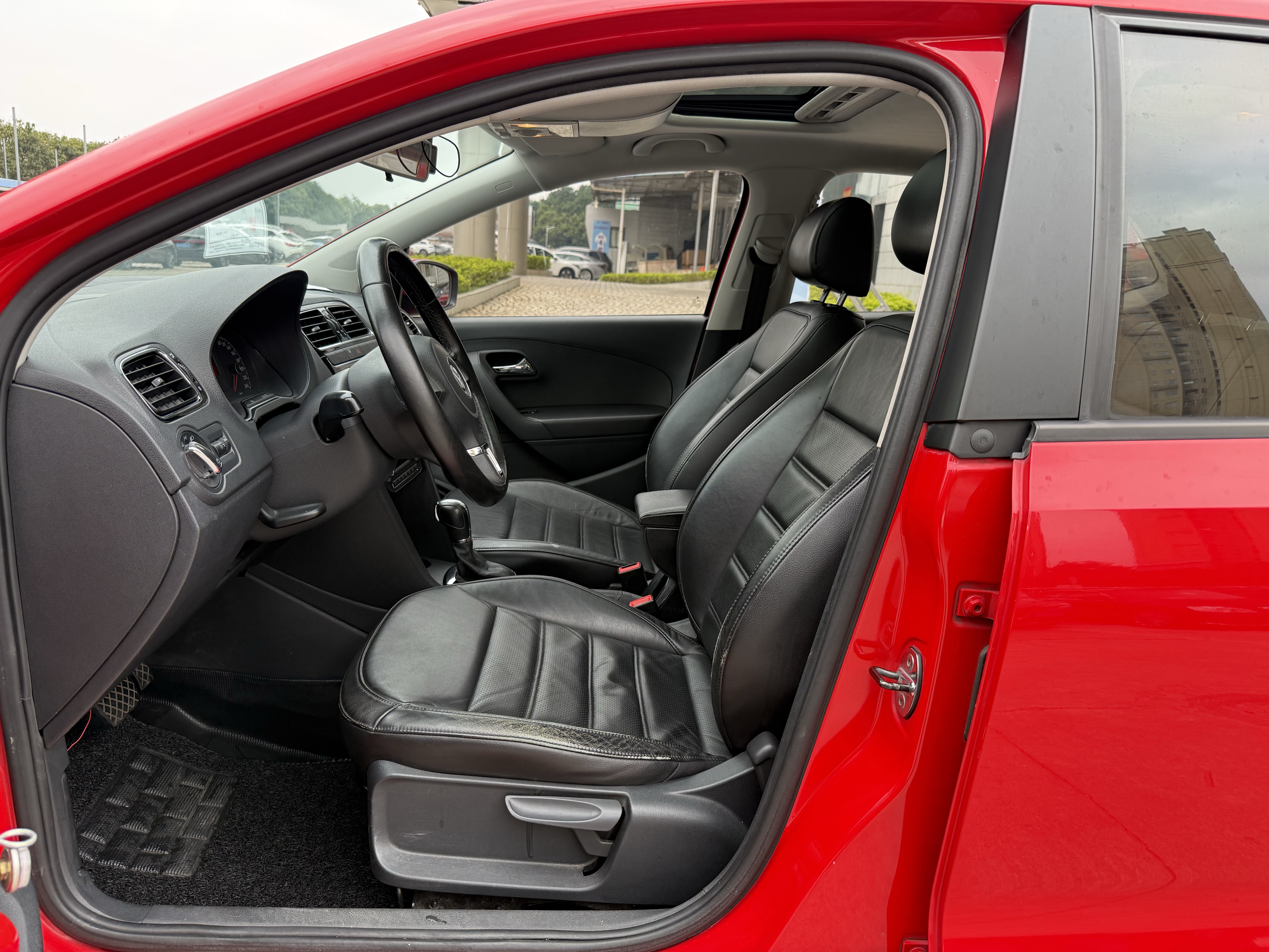 Volkswagen Polo 2011 #31 Volkswagen Polo 2011 car image #31