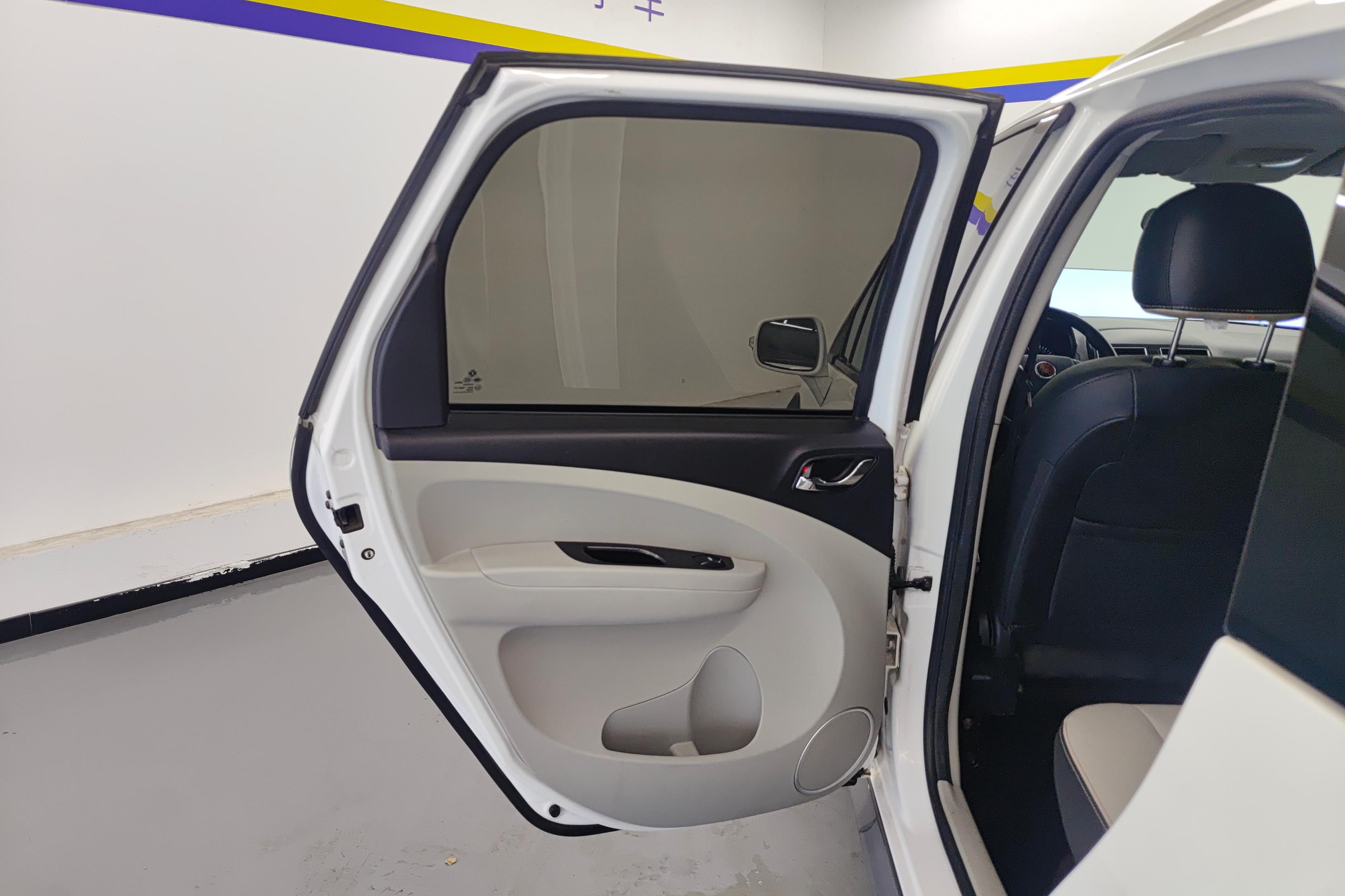 Forthing JOYEAR XV 2017 car image #31