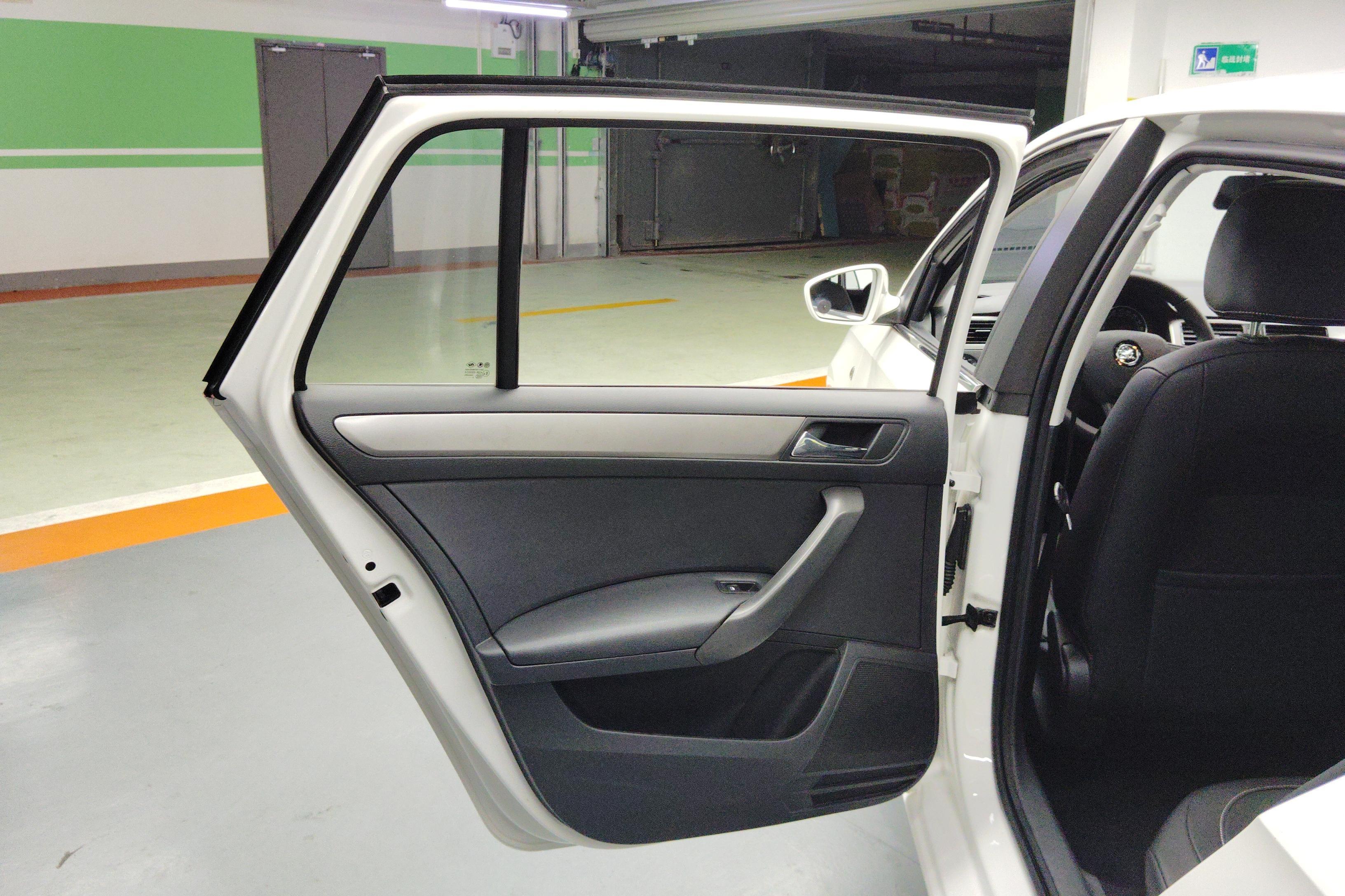 Skoda Rapid Spaceback 2016 car image #31