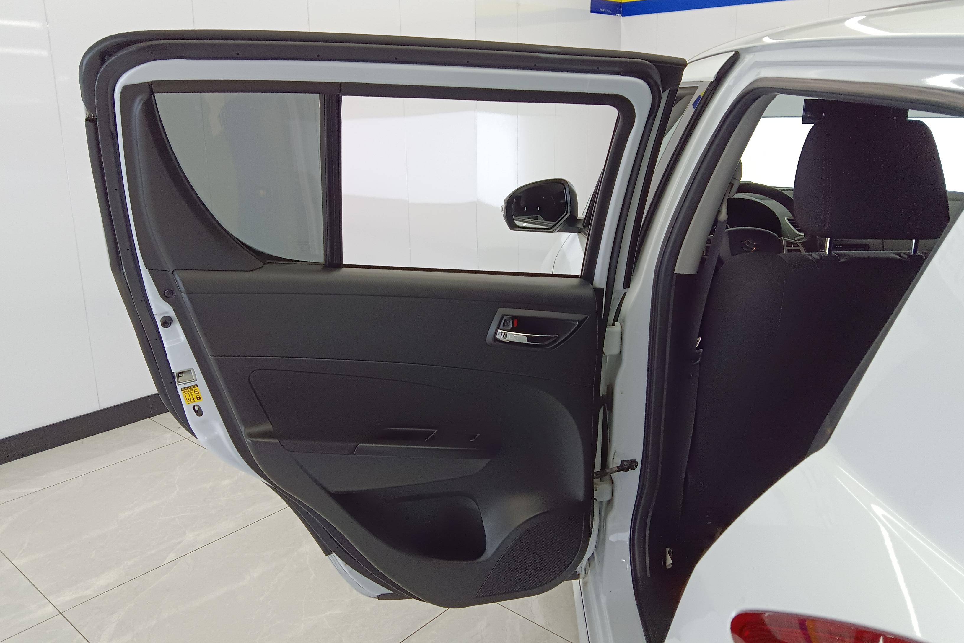 铃木 速翼特 2015 汽车图片 #31