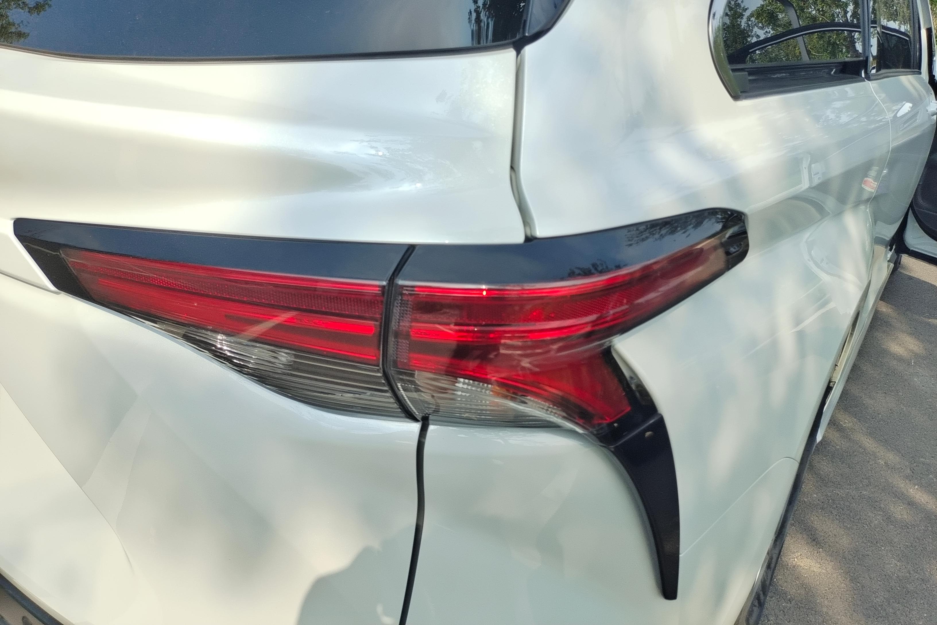 Toyota Granvia 2023 car image #31