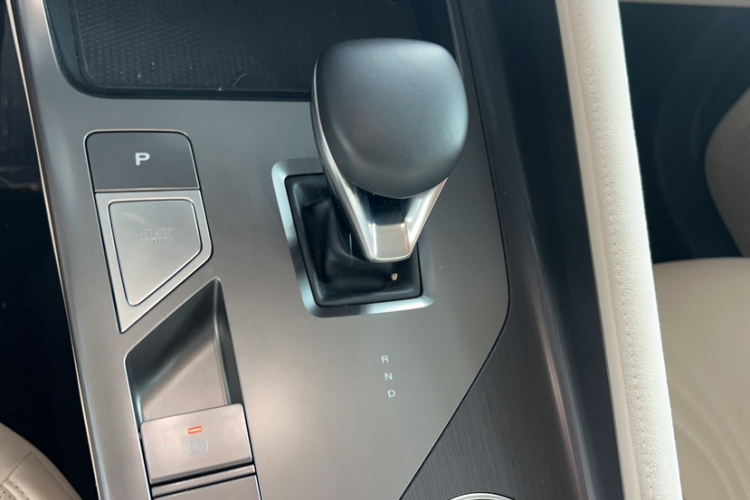 Roewe D5X DMH 2025 imagem de carro #31