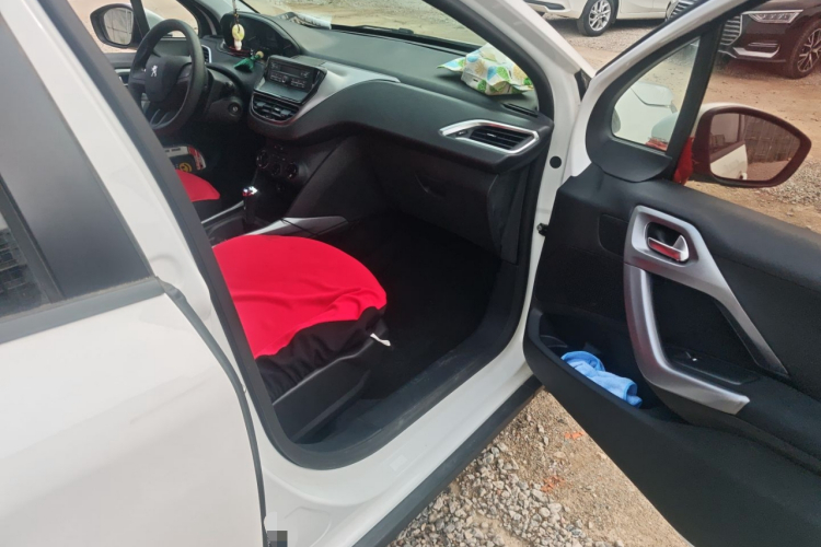 Peugeot 2008 2016 صورة سيارة #31