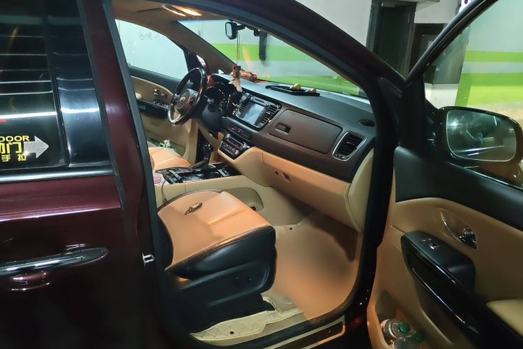 Kia Carnival (Imported) 2016 изображение автомобиля #31