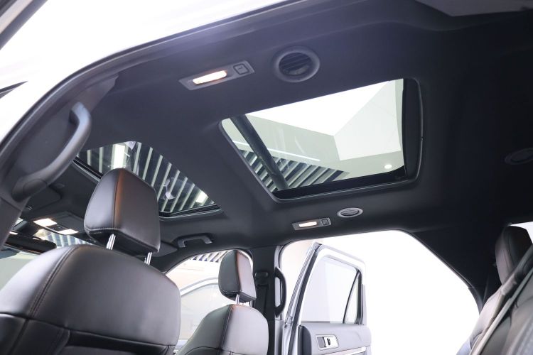 Ford Explorer (Imported) 2018 car image #31