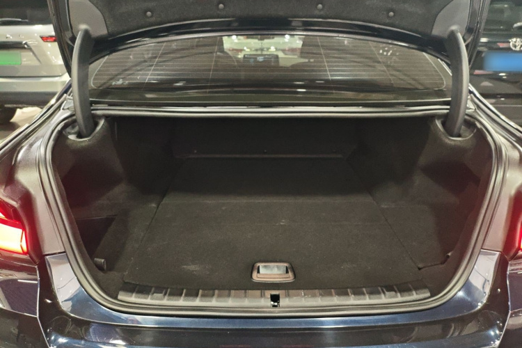 BMW M5 New Energy 2021 #31 BMW M5 New Energy 2021 car image #31