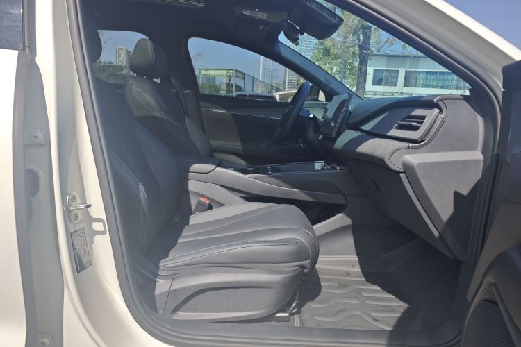 BYD Seal 06 DM-i 2025 immagine di auto #31