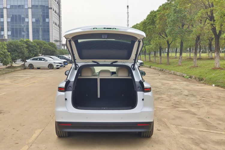 Li i6 2025 صورة سيارة #31