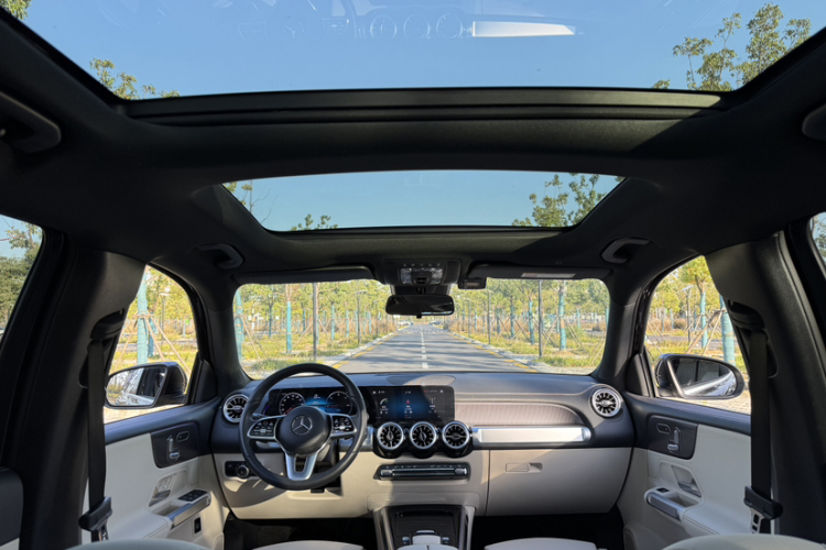 Mercedes-Benz EQB Class 2023 immagine di auto #31