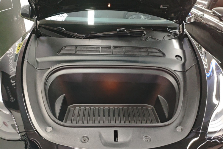 Tesla Model Y 2021 #31 Tesla Model Y 2021 car image #31