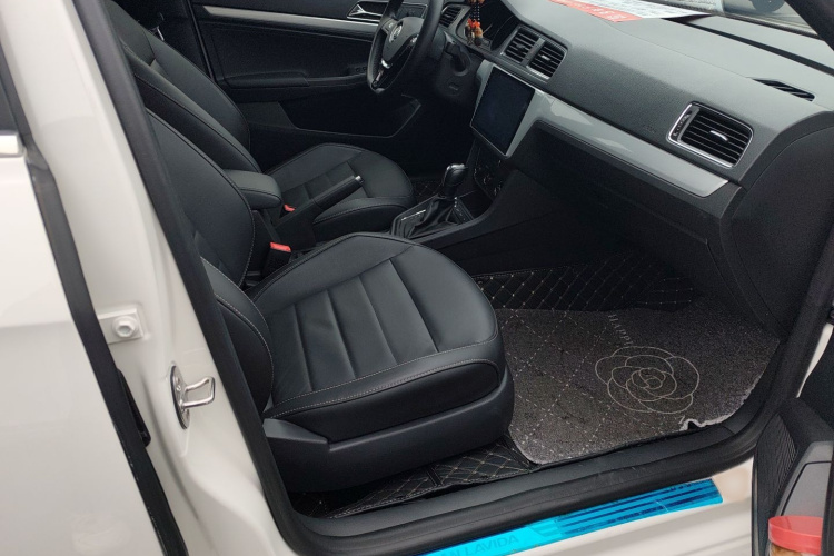 Volkswagen Gran Lavida 2018 immagine di auto #31