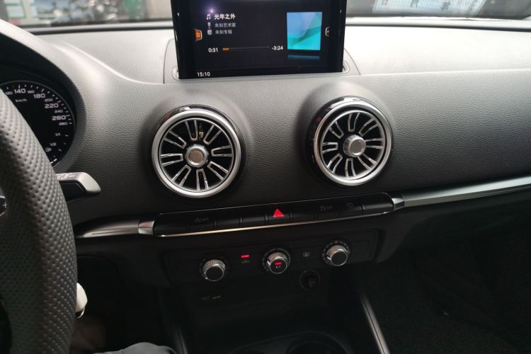 Audi A3 2018 car image #31